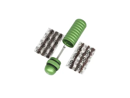 PEATY'S sada na opravu HOLESHOT TUBELESS PUNCTURE PLUGGER KIT Green